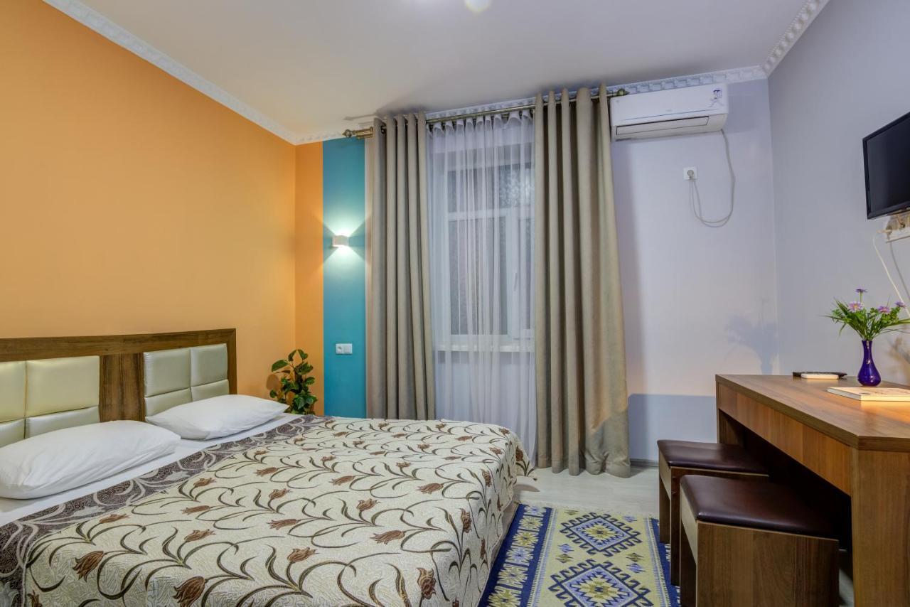 Viva Hotel บิชเคก ภายนอก รูปภาพ