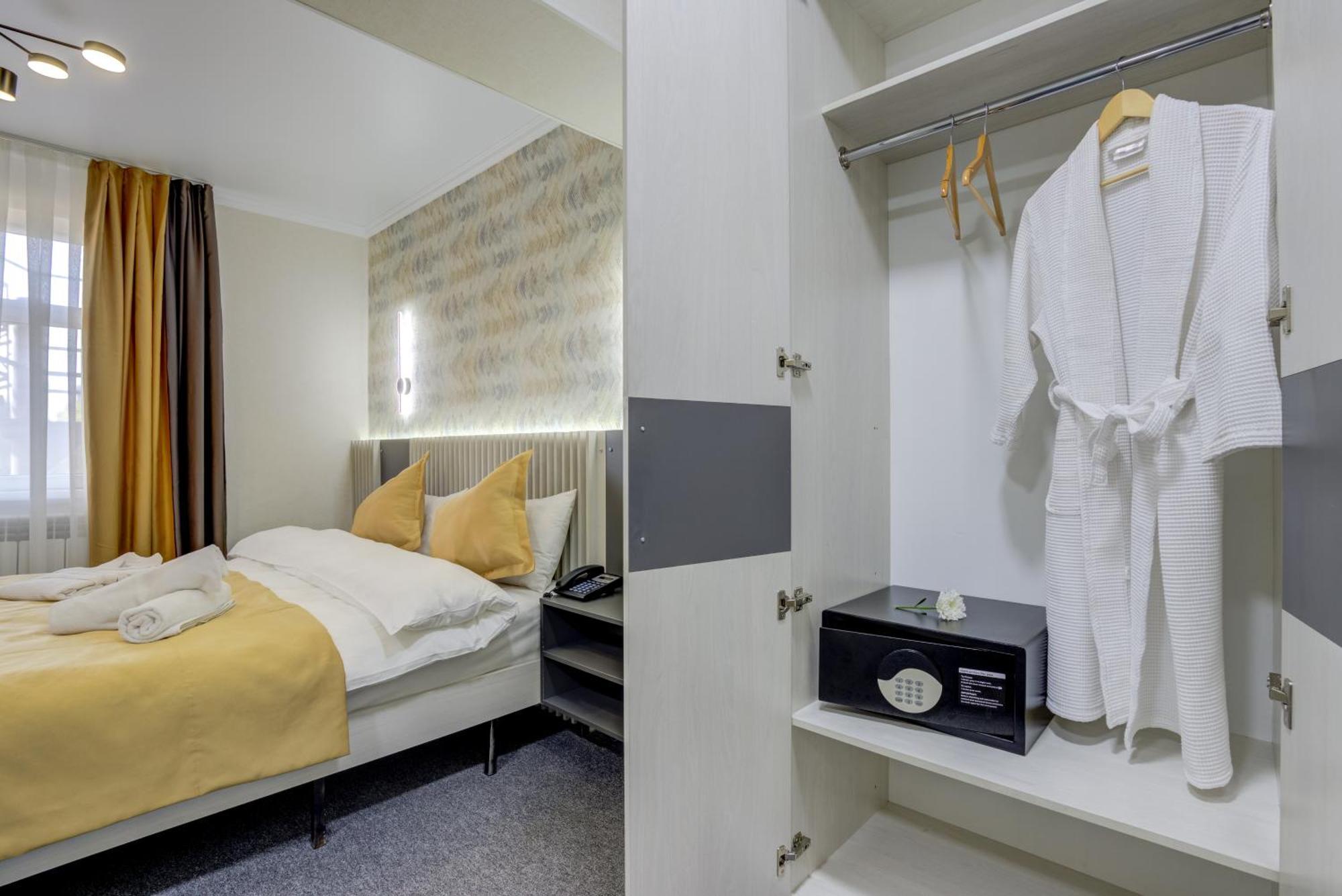 Viva Hotel บิชเคก ภายนอก รูปภาพ