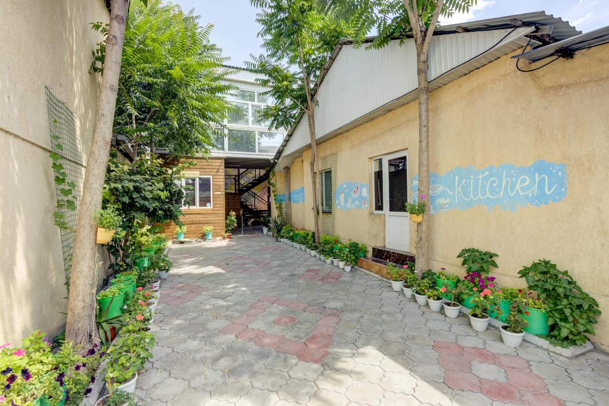 Viva Hotel บิชเคก ภายนอก รูปภาพ